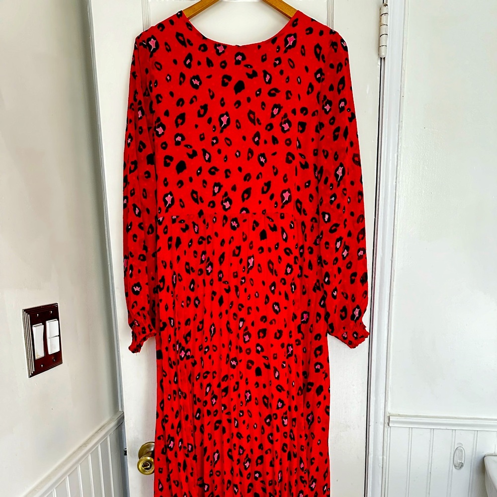 Red leopard dress, with pleated skirt. Has a button detail on the sleeve.